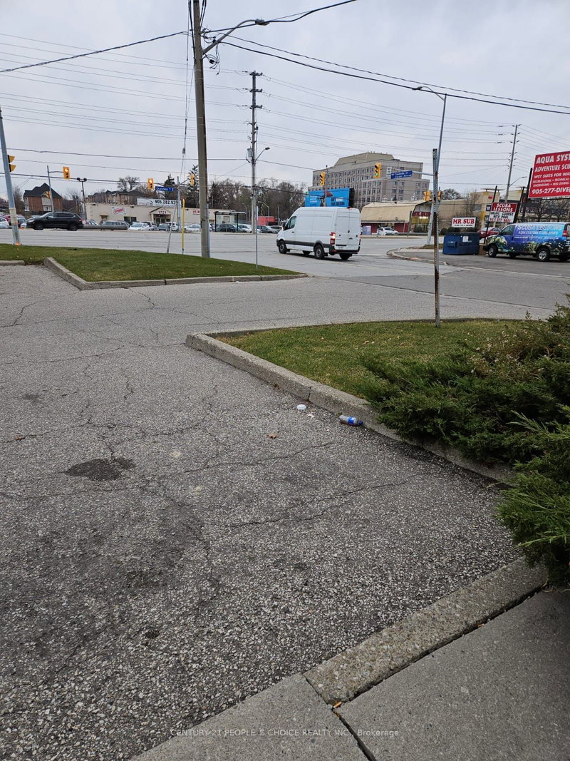 1 - 1706 Dundas St E, Mississauga, L4X 1L7 | Image 3