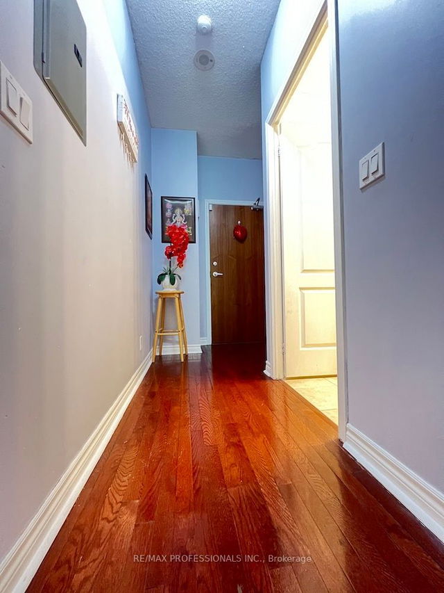 202 - 33 Elm Drive
