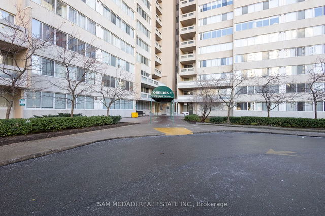 2107 - 3590 Kaneff Crescent