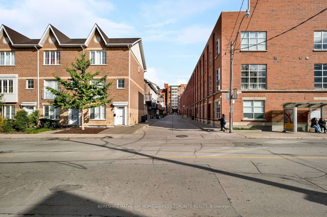 2 - 43 Dekoven Mews