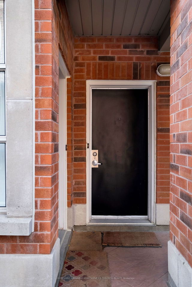 2 - 43 Dekoven Mews