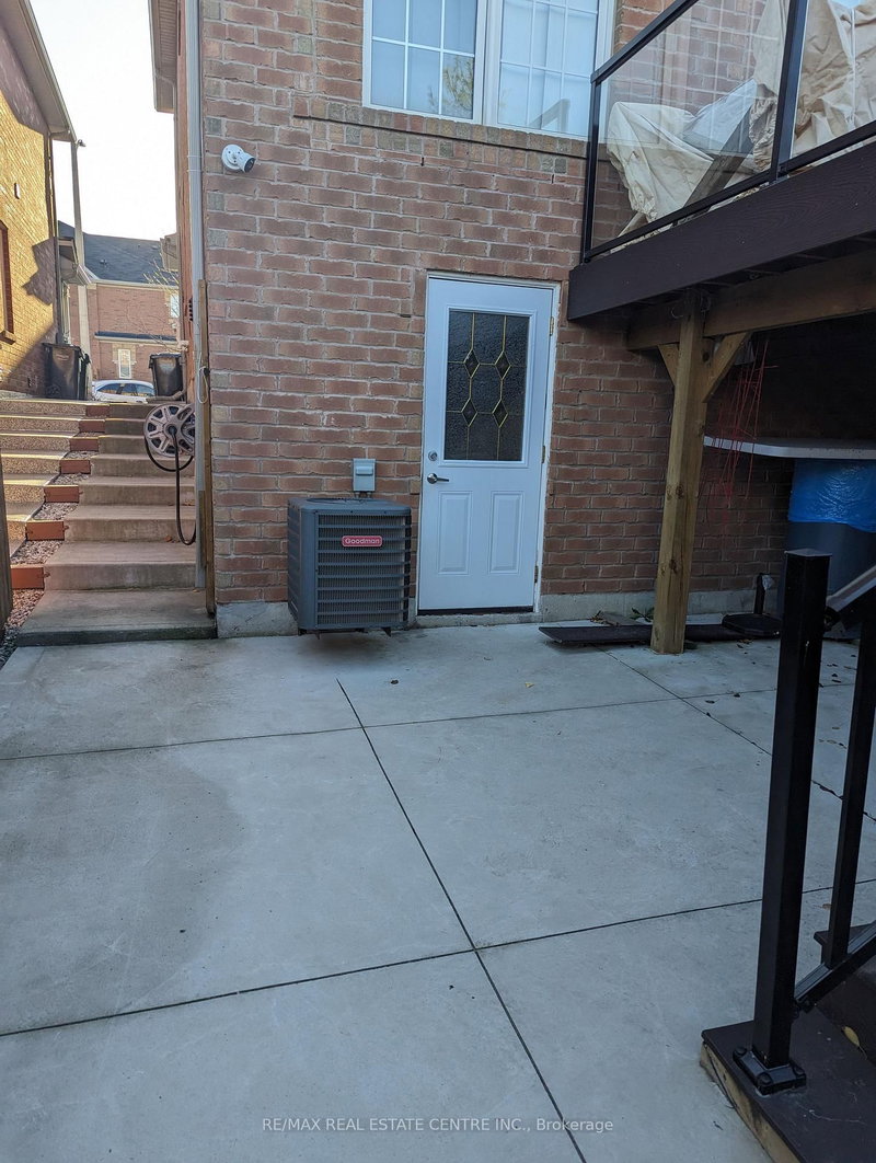 14 GULFBROOK Circ, Brampton, L6Z 0G4 | Image 2