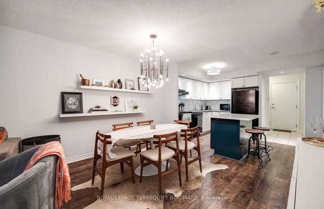 524 - 5233 Dundas Street