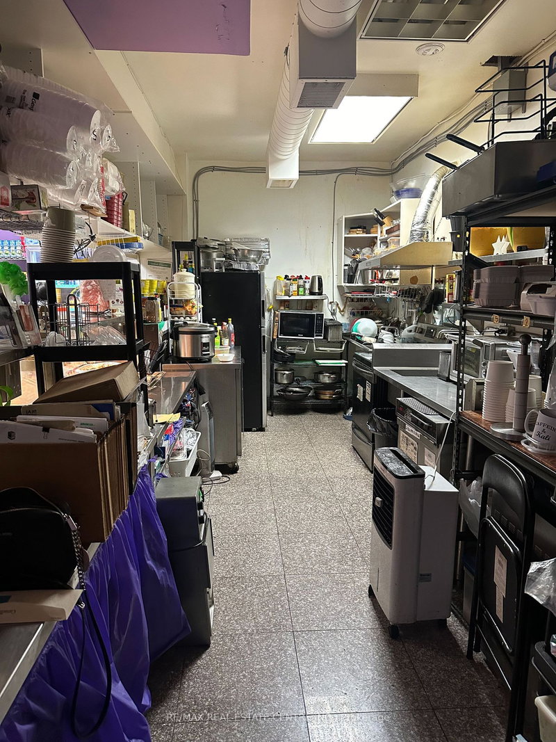 110 Cowan Ave, Oakville, L6K 3B5 | Image 2