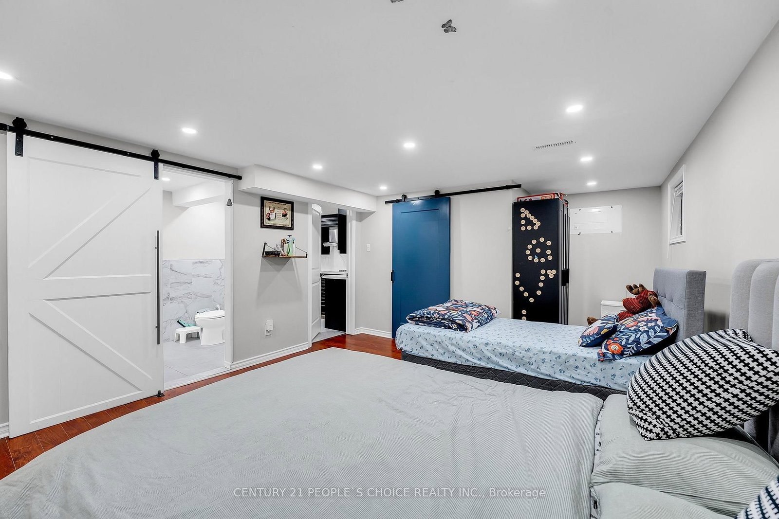 Listing Image 37