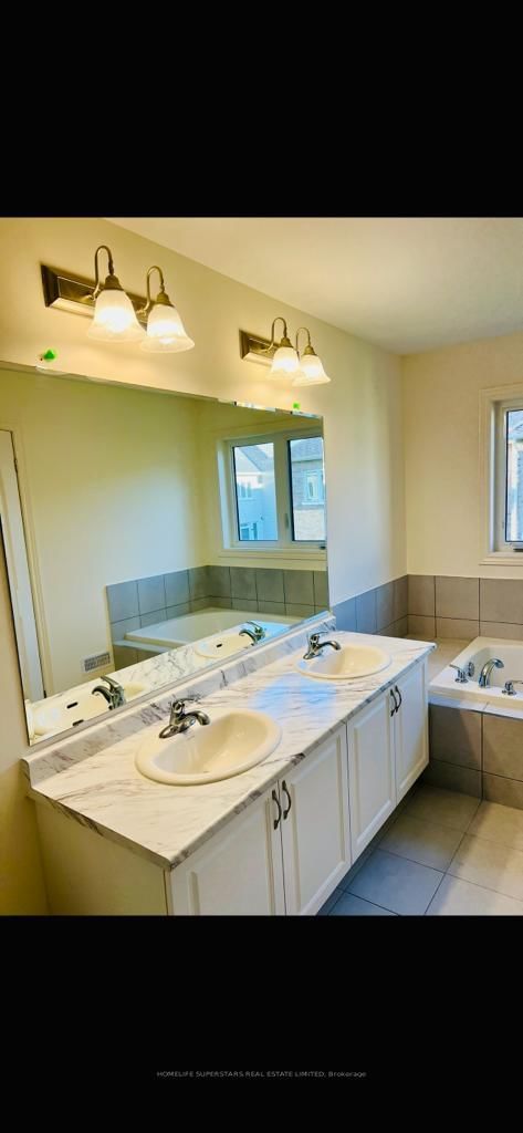 16 Gosset Rd, Brampton, L7A 0C3 | Image 3