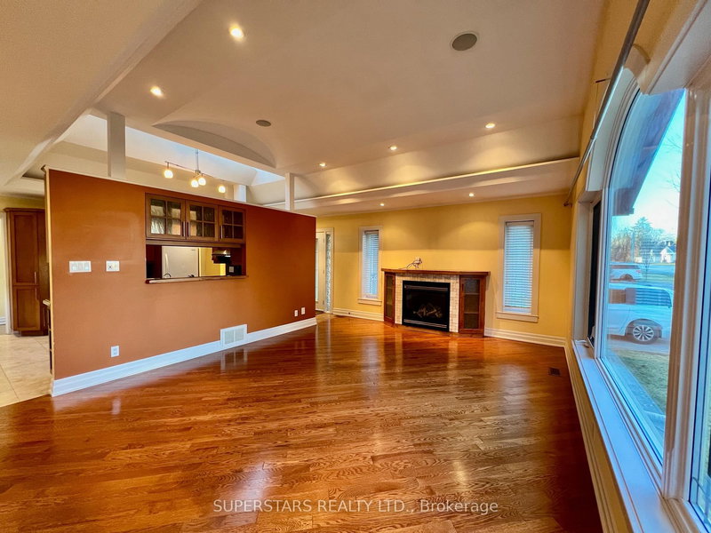 366 Winston Rd, Oakville, L6L 4W5 | Image 2