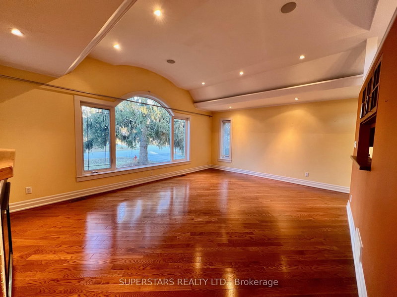 366 Winston Rd, Oakville, L6L 4W5 | Image 3