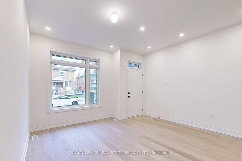 208 Mcroberts Ave, Toronto, M6E 4P5 | Image 3