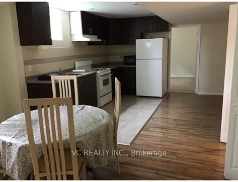 10 Elmcrest Dr, Brampton, L6Y 5T7 | Image 2