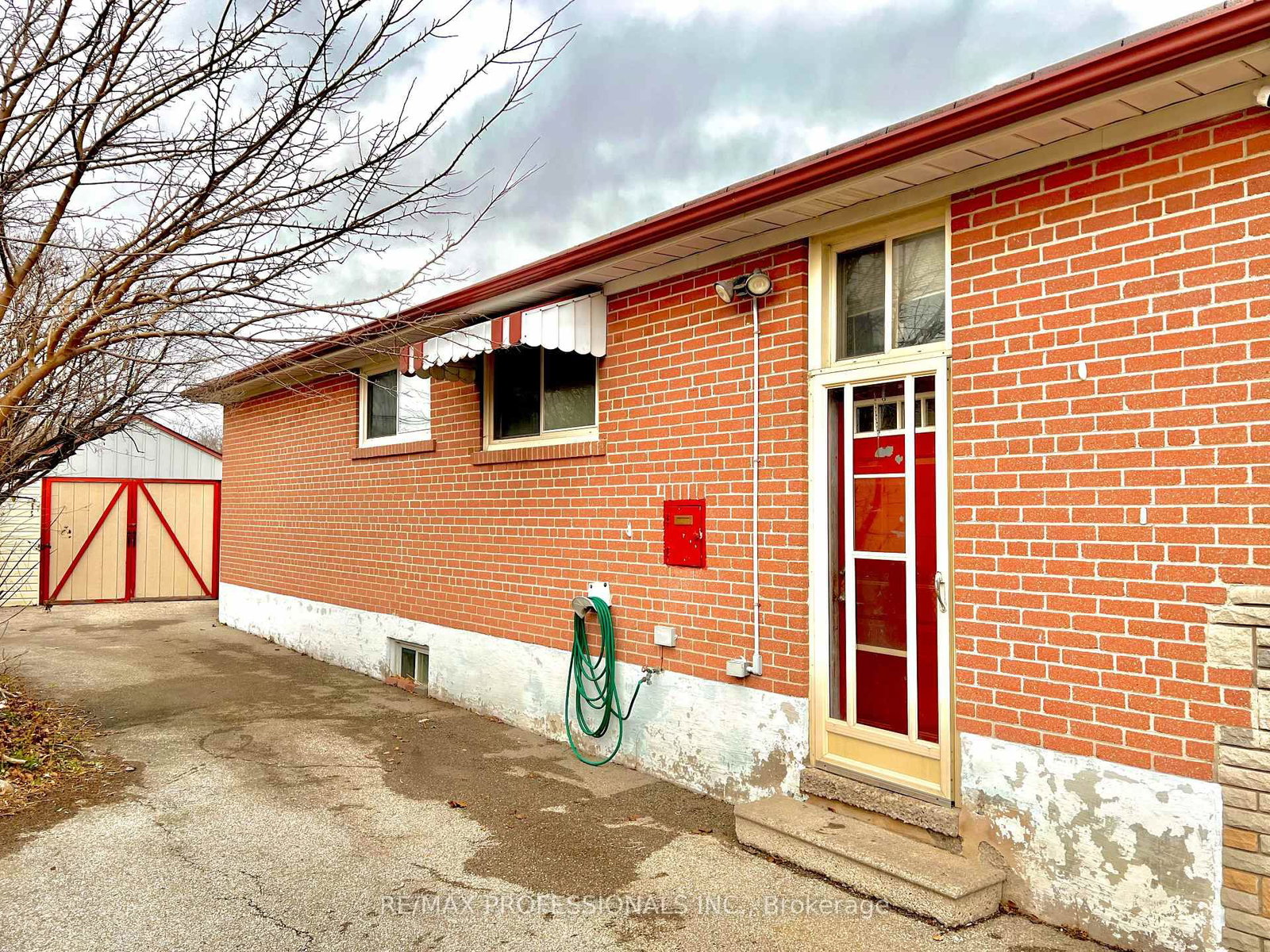 Listing Image 3