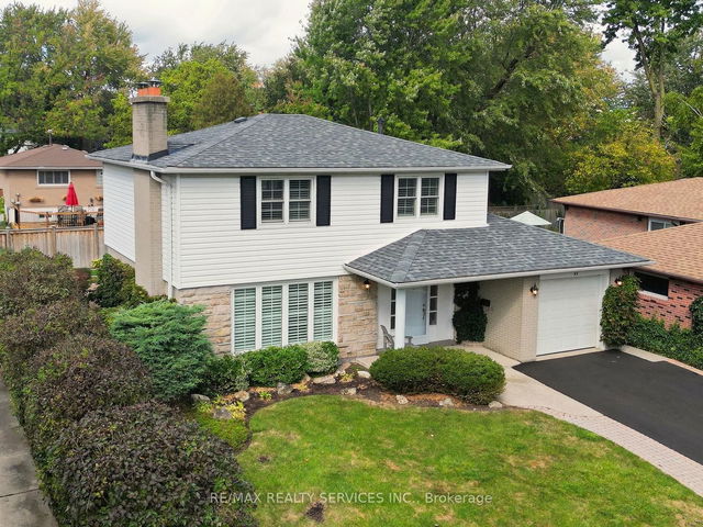 82 Roberts Crescent