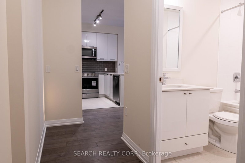 1501 - 65 Watergarden Dr, Mississauga, L5R 0G9 | Image 2