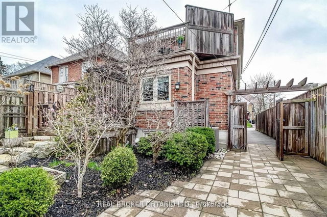 12 Grenview Boulevard
