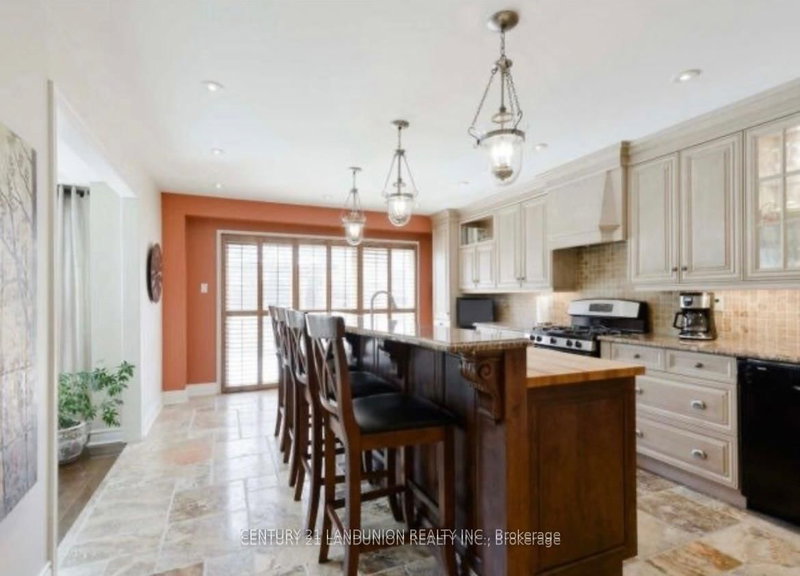 5690 Wells Pl, Mississauga, L5M 5T6 | Image 3