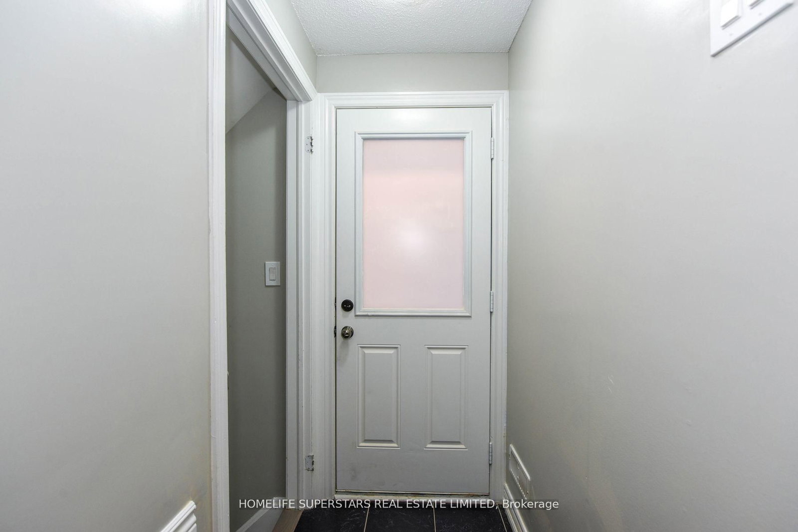 Listing Image 28