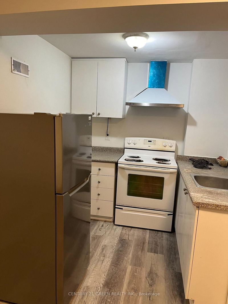 Bsmt - 6 Corvette Crt, Brampton, L7A 2H7 | Image 3