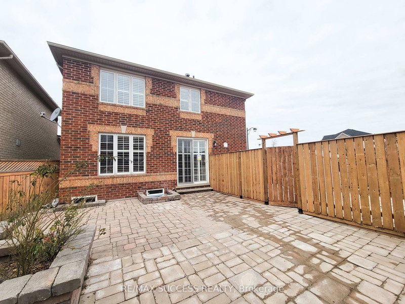 802 Yates Dr, Milton, L9T 0E7 | Image 2