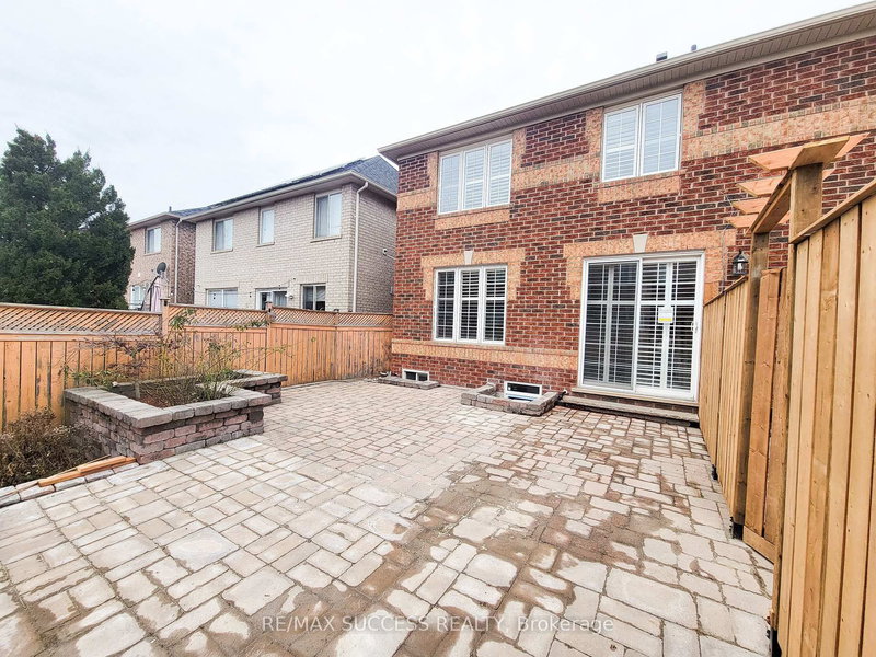 802 Yates Dr, Milton, L9T 0E7 | Image 3