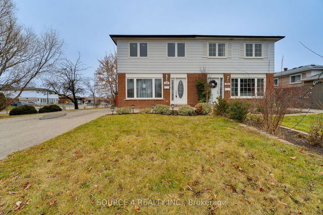 3380 Oakglade Crescent