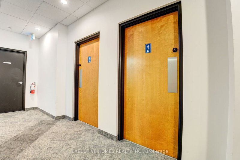 206 - 3485 Rebecca St, Oakville, L6L 0H3 | Image 3