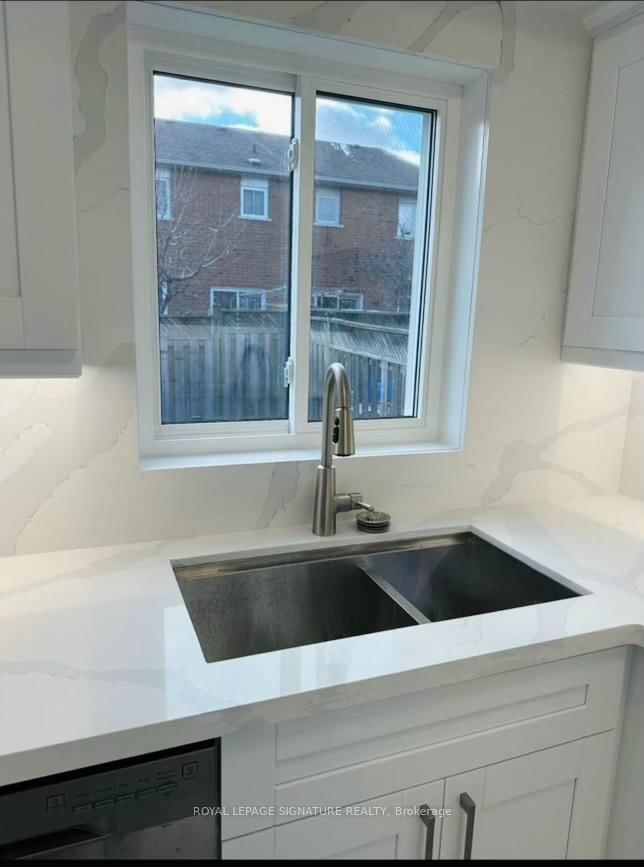 5426 Antrex Cres, Mississauga, L4Z 3T7 | Image 3