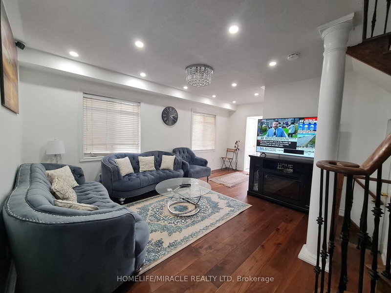 7153 Village Walk E, Mississauga, L5W 1X2 | Image 3