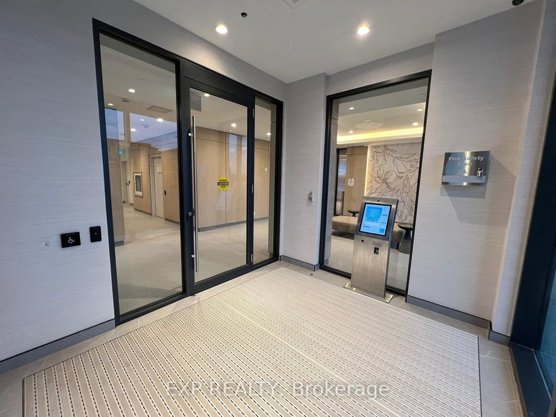 711 - 215 Veterans Dr, Brampton, L7A 0B6 | Image 3