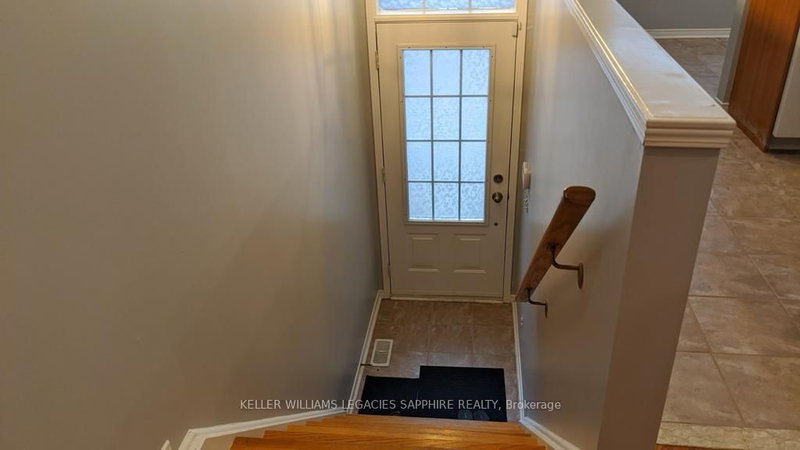 3255 Redpath Circ, Mississauga, L5N 8R3 | Image 2