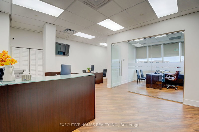 206 - 3485 Rebecca St, Oakville, L6L 0H3 | Image 3