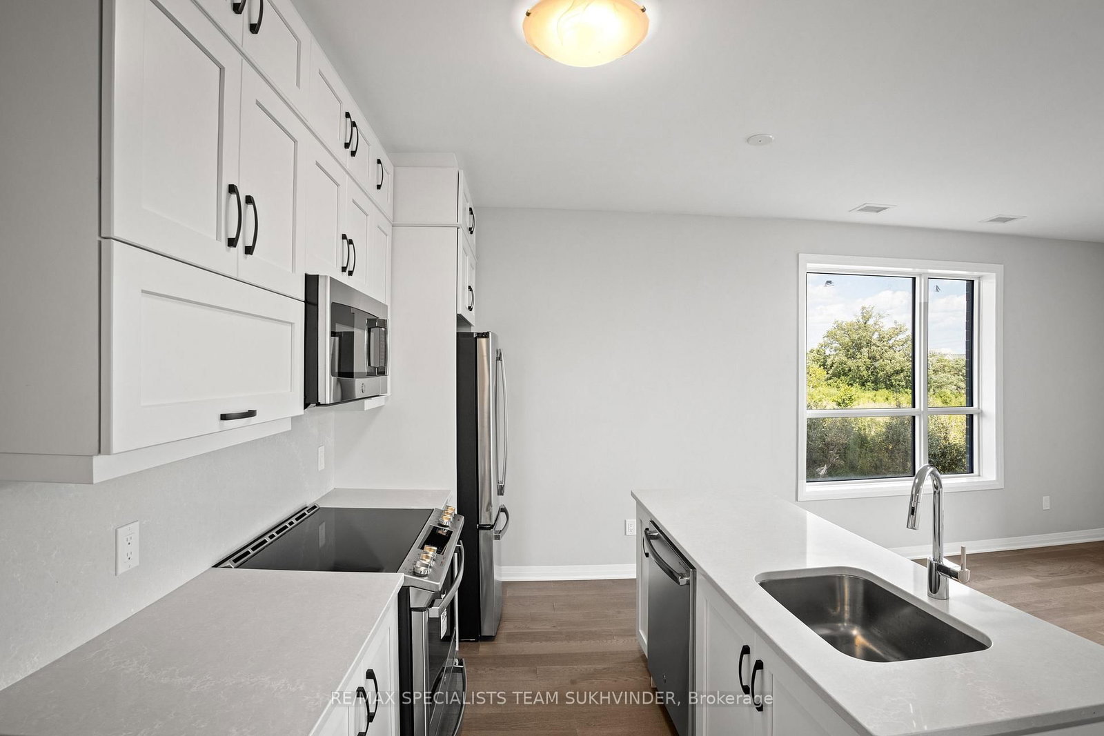 Listing Image 7
