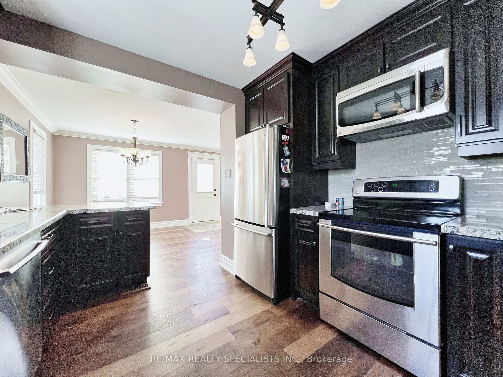 Listing Image 7