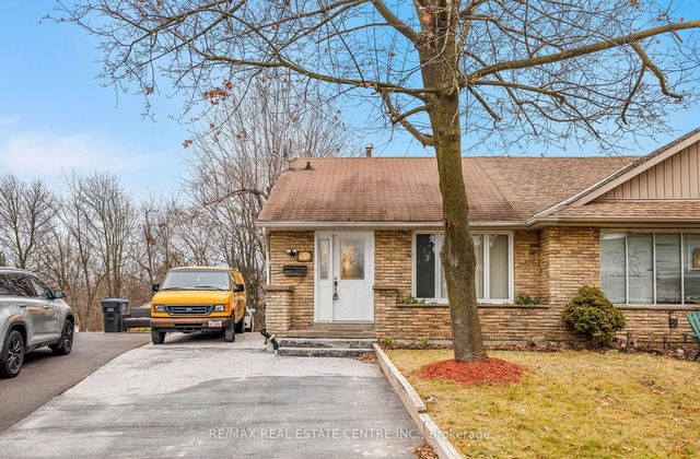 32 Pontiac Court