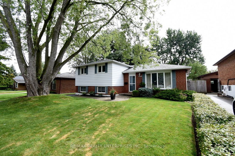 home for sale on 1968 Foxcroft Avenue