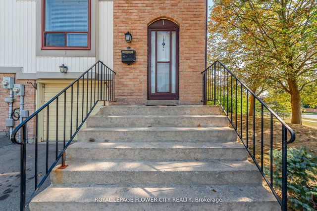01 - 01 Mcmullen Crescent