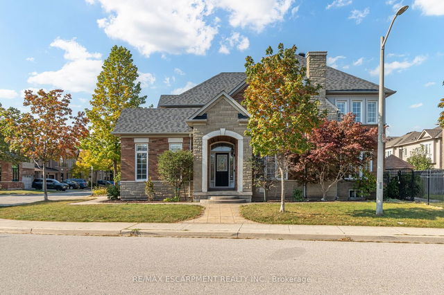 2225 Russet Crescent