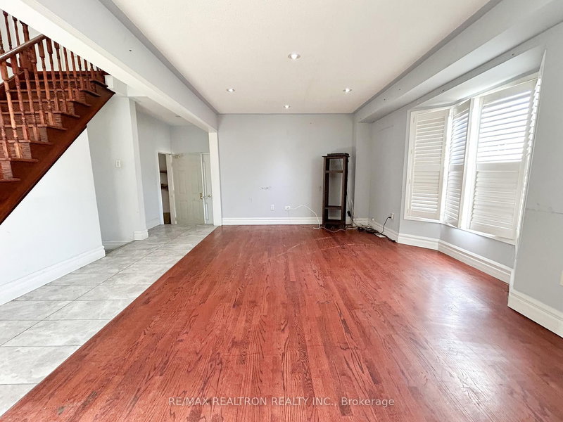 51 Jack Rabbit Cres, Brampton, L6R 2E4 | Image 2