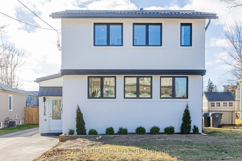 1326 Meredith Ave, Mississauga, L5E 2E7 | Image 2