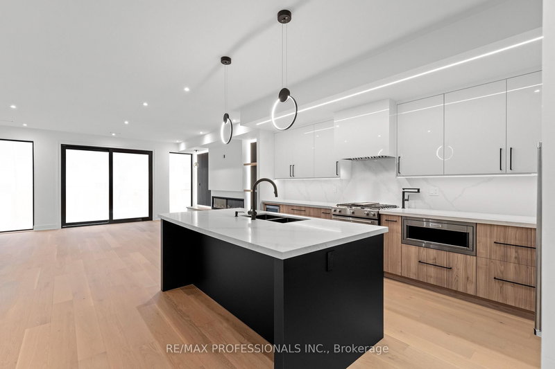 84 Twenty Ninth St, Toronto, M8W 3B1 | Image 3