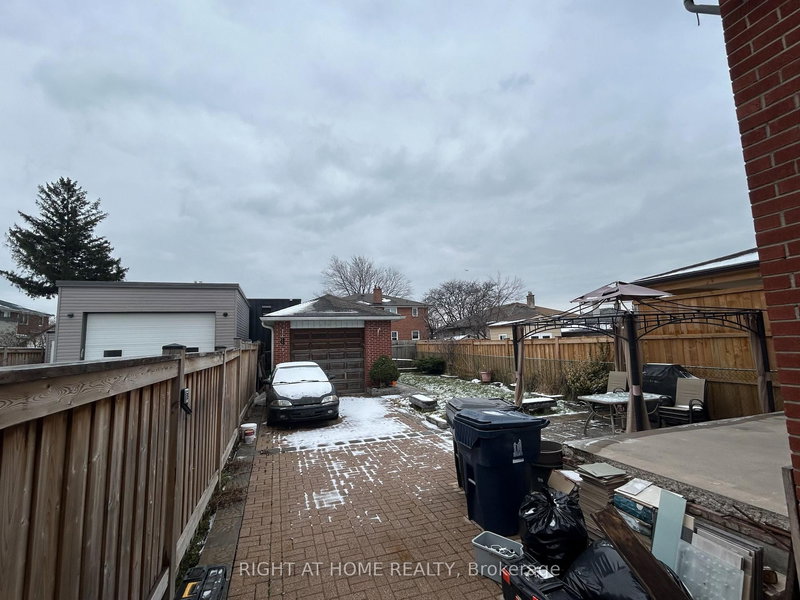 9 Snowood Crt, Toronto, M3N 1E7 | Image 2