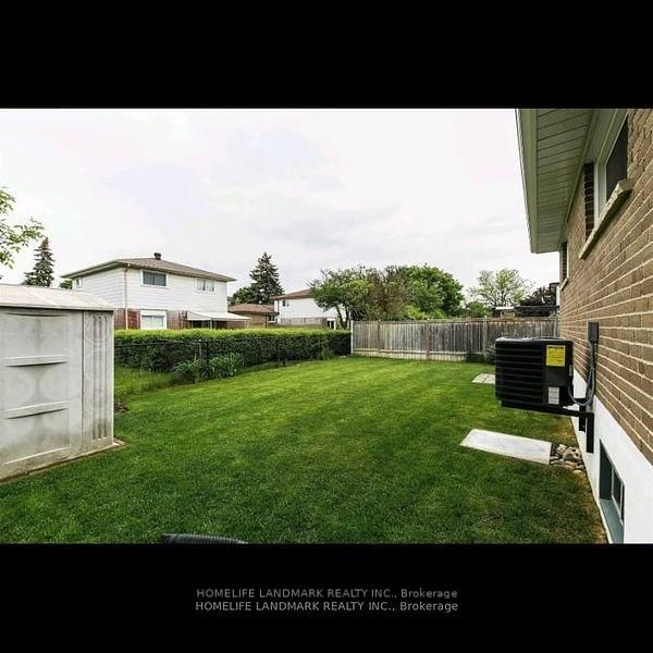 9 Terra Cotta Cres E, Brampton, L6W 1B9 | Image 2