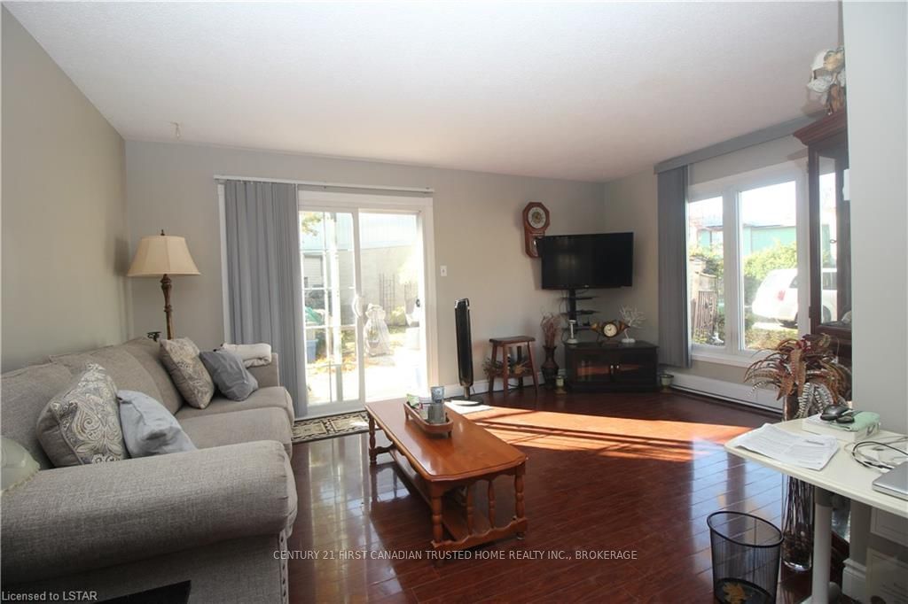Listing Image 6