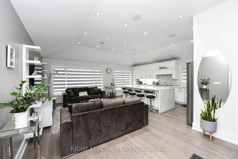 Main Fl - 31 Griggsden Ave, Toronto, M9P 3A1 | Image 3