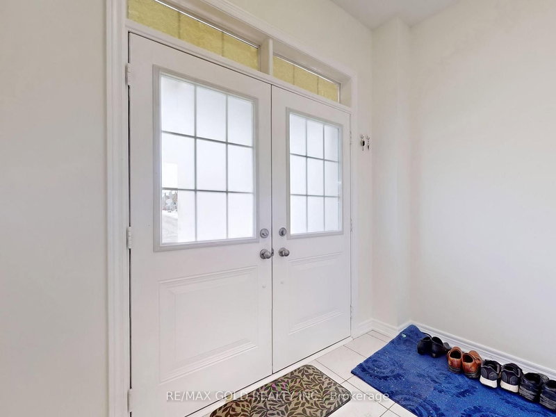 206 Fruitvale Circ, Brampton, L7A 5C3 | Image 3