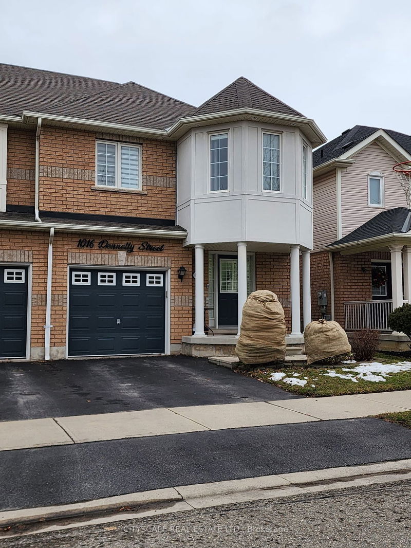 home for lease on 1016 Donelly Street S