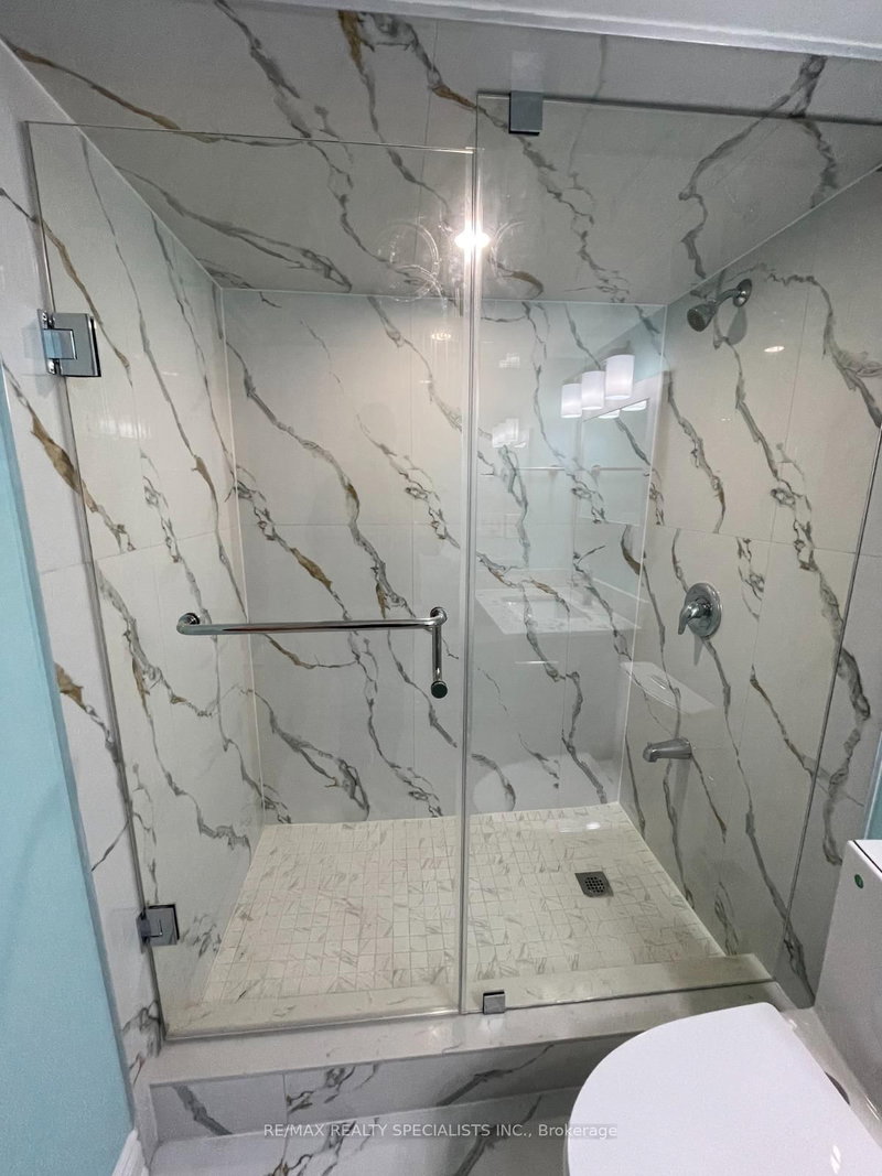 13 Tanglemere Cres, Brampton, L7A 1R7 | Image 2