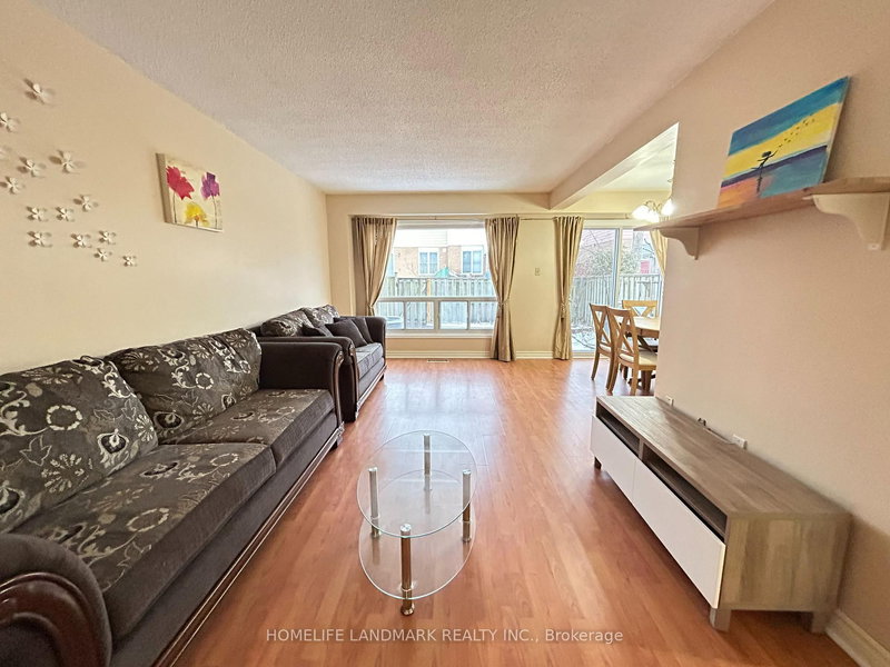 33 - 3025 Cedarglen Gate, Mississauga, L5C 2V7 | Image 2