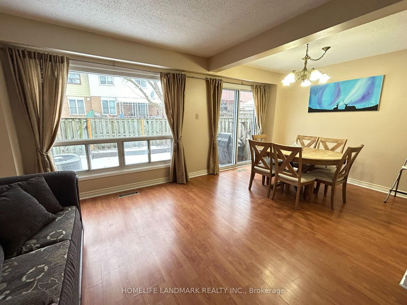 33 - 3025 Cedarglen Gate, Mississauga, L5C 2V7 | Image 3