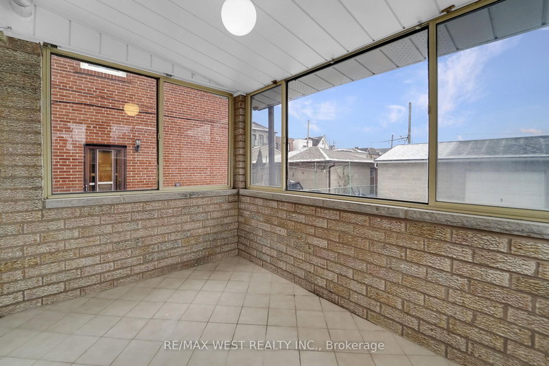 Main - 151 Ascot Ave, Toronto, M6E 1G5 | Image 3