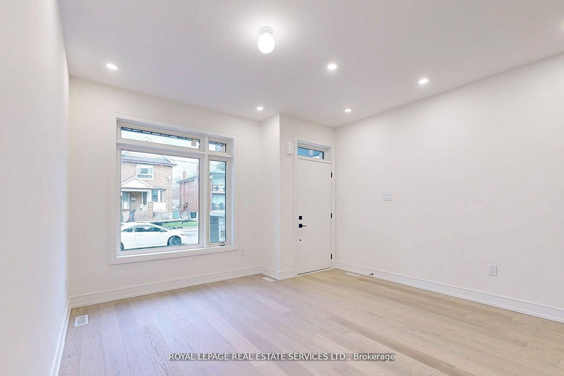 208 Mcroberts Ave, Toronto, M6E 4P5 | Image 3